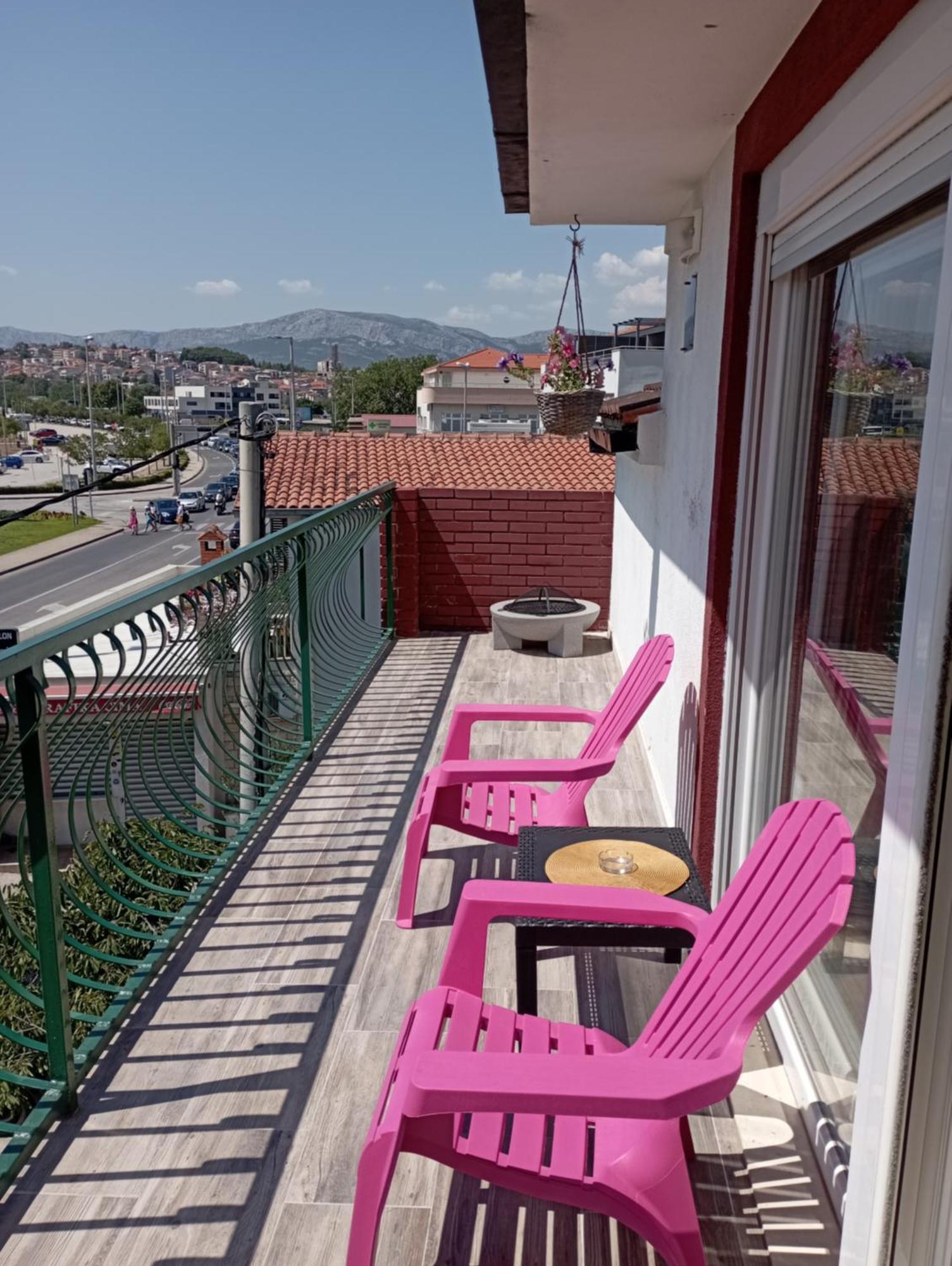 Penthouse Apartment With A Great View Подстрана Экстерьер фото